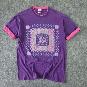 Gopher Sport Cross Stitch Heart Graphic Tee L Purple Pink 100% Cotton